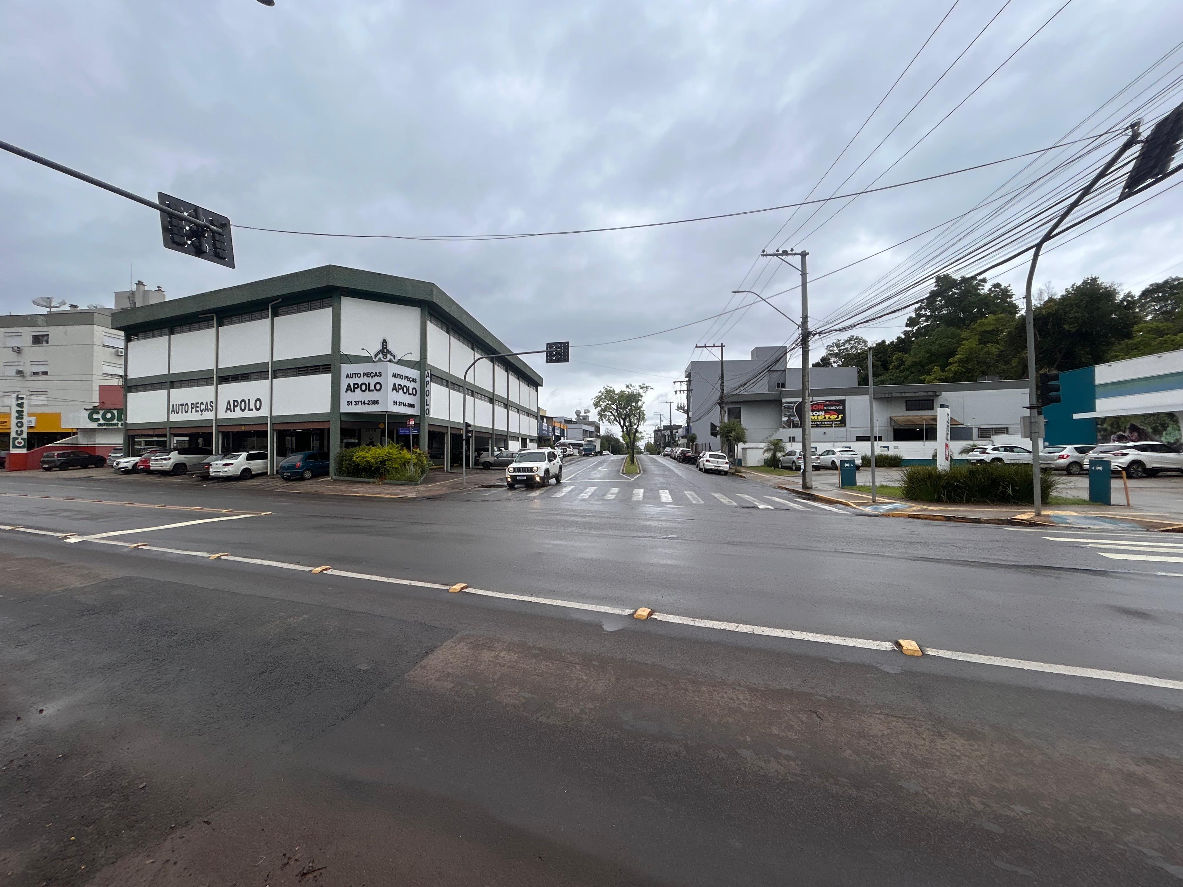Obras da Corsan bloqueiam trechos das avenidas 7 de Setembro e Benjamin Constant